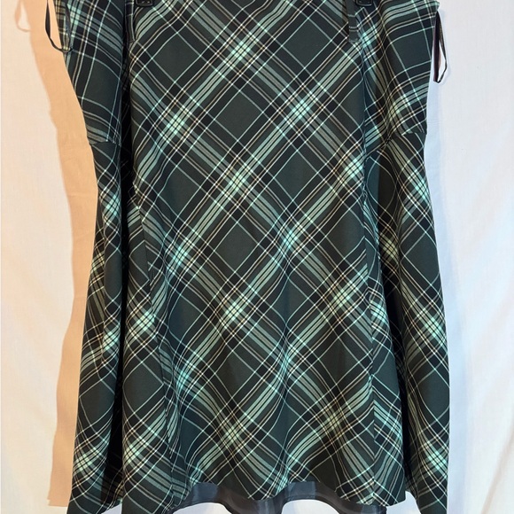 Beautiful green plaid skirt. - Picture 7 of 8